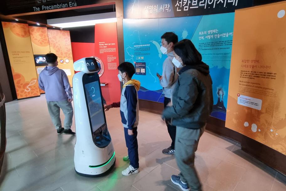스마트 안내로봇 이용하기 사진 3