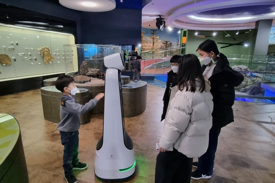 박물관과 스마트 안내로봇 사진 1