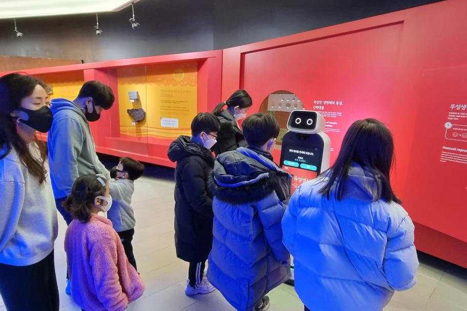 박물관과 스마트 안내로봇 사진 2