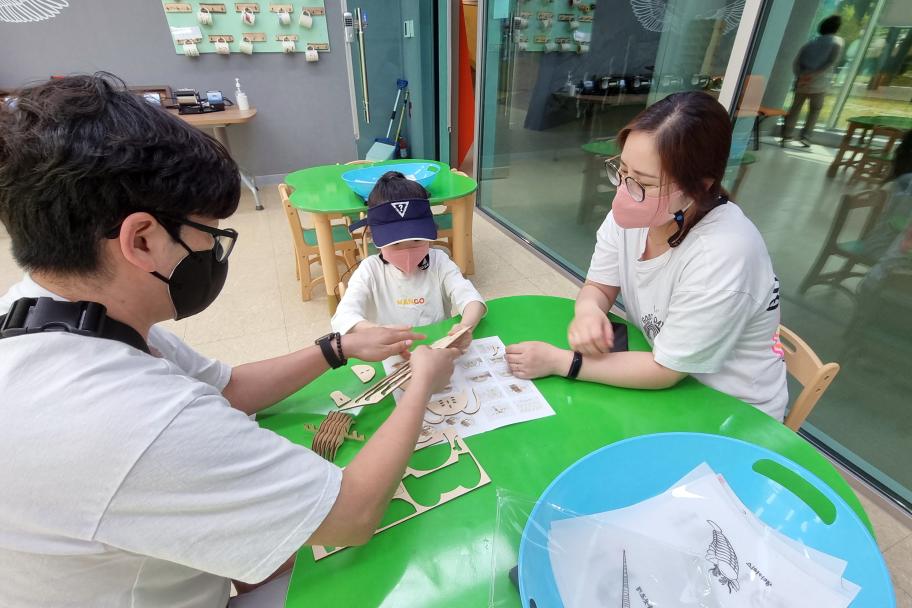 삼엽충 만들기 체험 가족 사진 2